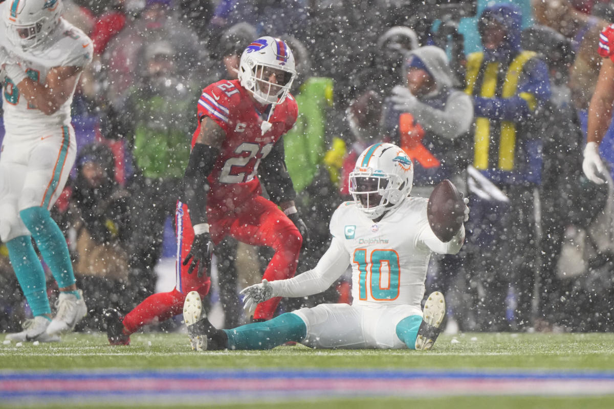 Fans react on Twitter during Dolphins vs. Bills in Week 15