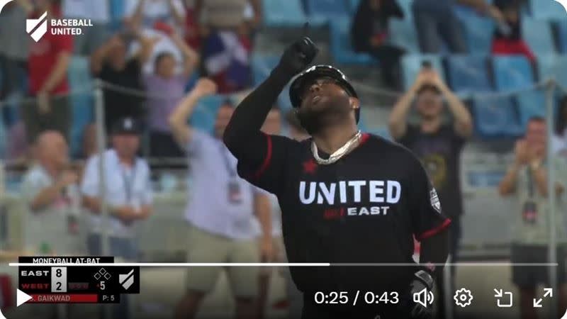 「功夫熊貓」山多瓦（Pablo Sandoval）在杜拜職棒明星賽炸裂6分砲。（圖／翻攝自Talkin’Baseball推特）