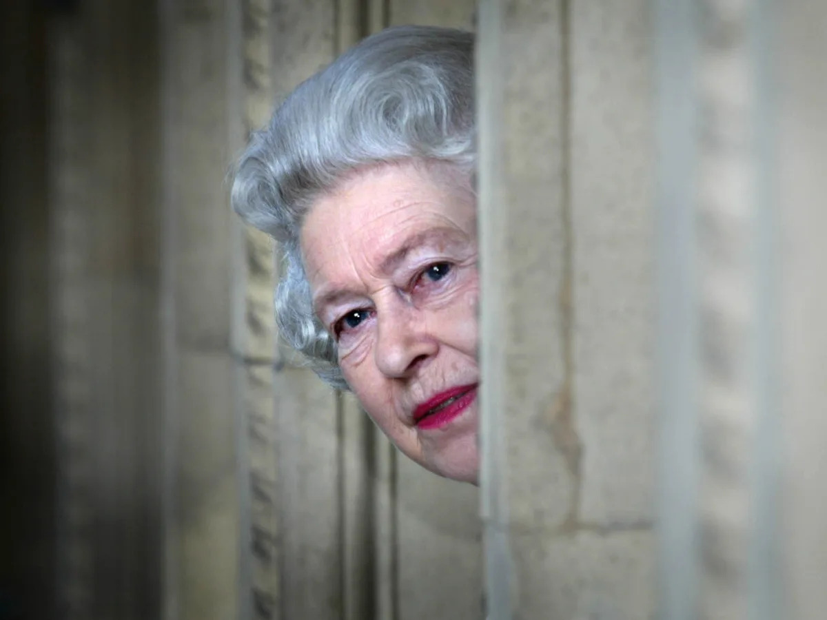 10 candid photos of Queen Elizabeth that captured her famous sense of humor