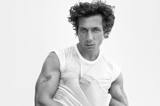 Calvin Klein’s Spring Campaign Puts the Spotlight on Jeremy Allen White ...