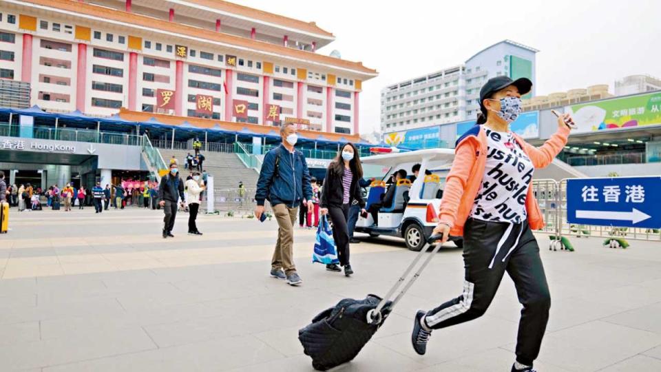 廣州遊港首團去迪士尼  團友：期待已久 會再訪港