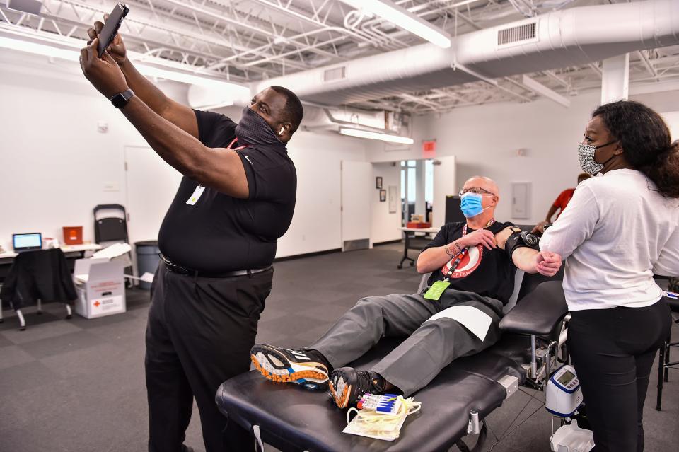 John H. Brown Jr., Executive Director of the American Red Cross takes a selfie with Shaun Brennan as he donates blood for the 502nd time at the American Red Cross in Memphis on Nov. 11, 2021