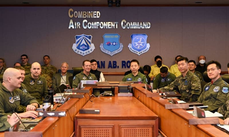 South Korean and US Air Force leaders of the Combined Air Component Command get together to monitor the Freedom Shield 2024 exercise at the Korean Air and Space Operations Center in Osan Air Base. -/YNA/dpa