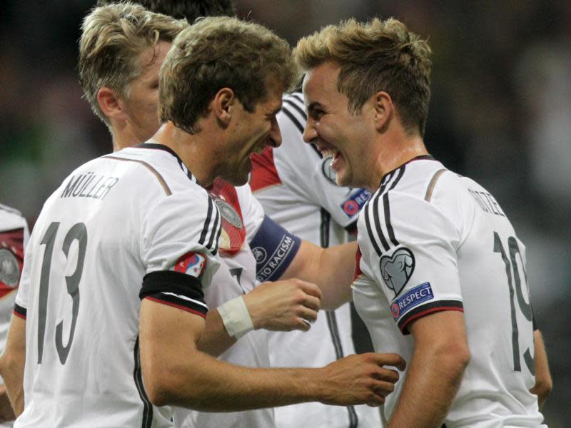 Thomas Müller (l) und Mario Götze waren die Torschützen für das DFB-Team gegen Polen. Foto: Fredrik von Erichsen