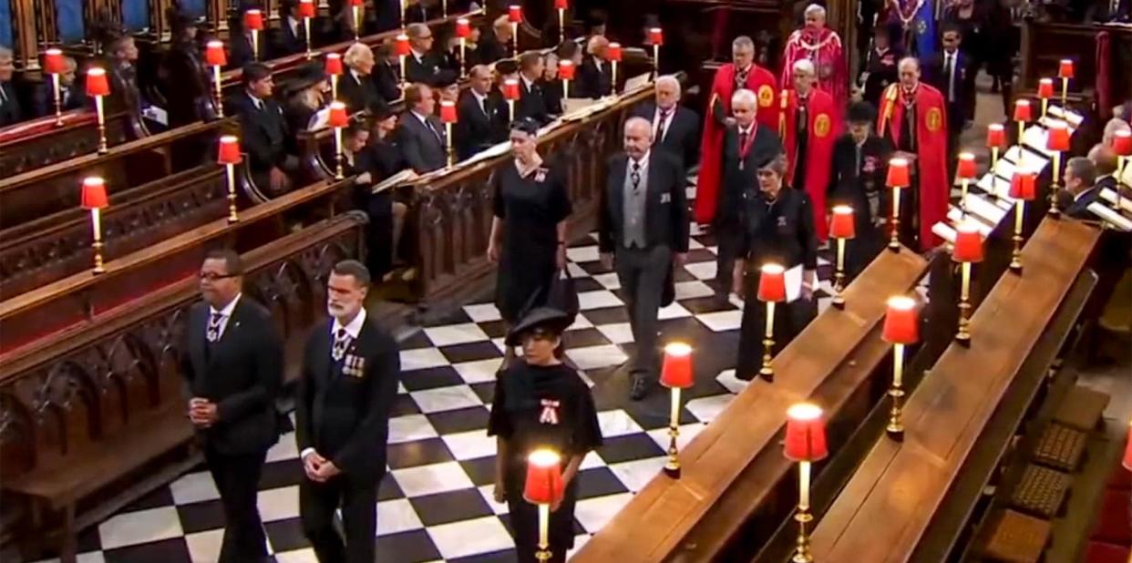 L'actrice Sandra Oh (en bas au centre) aux funérailles d'Elizabeth II - BBC