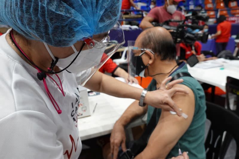 Philippines kicks off three-day mass vaccination drive