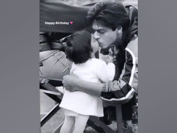 Childhood picture od Suhana Khan with SRK