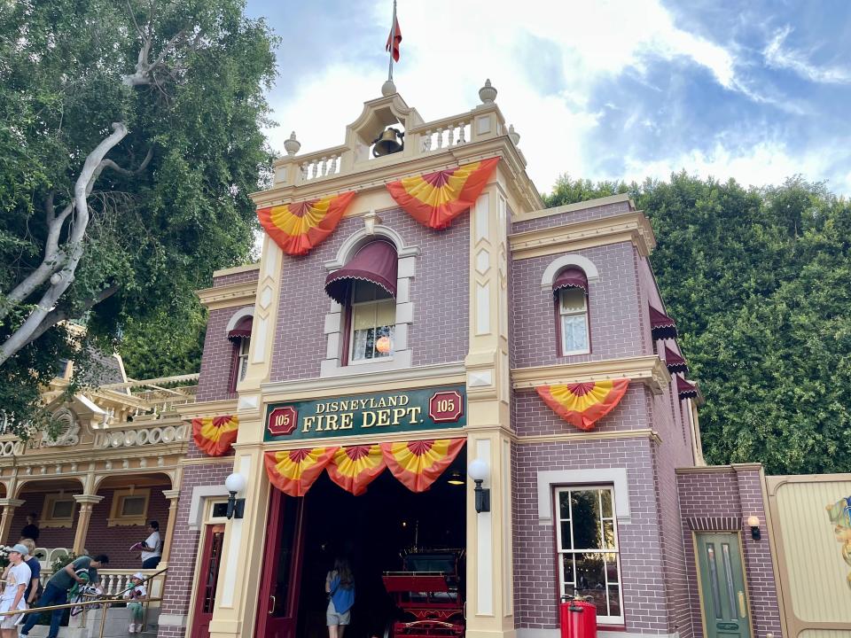 firestation on main street usa in disneyland