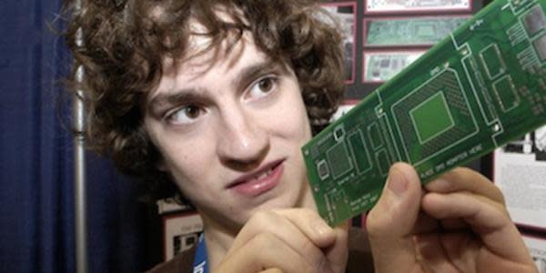 George Hotz, hacker que hackeó el PS3 y creó un jailbreak para iOS se une a Twitter para salvarlo