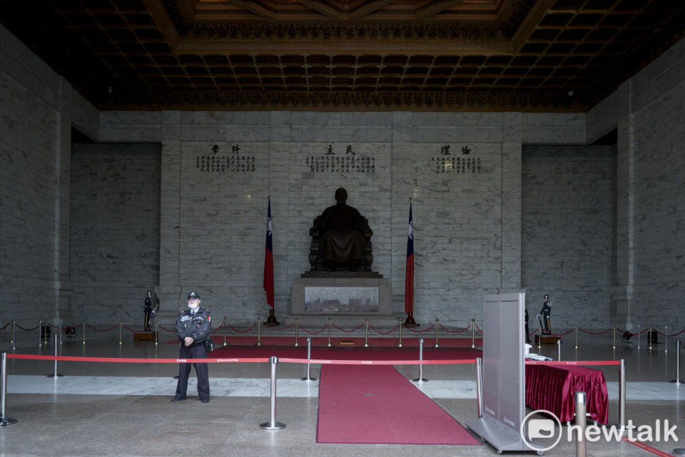 拆除全國蔣介石幽魅銅像，並速將三軍儀隊及銅像撤出中正紀念堂，被視為轉型正義重要一環。   圖：張良一/攝（資料照片）