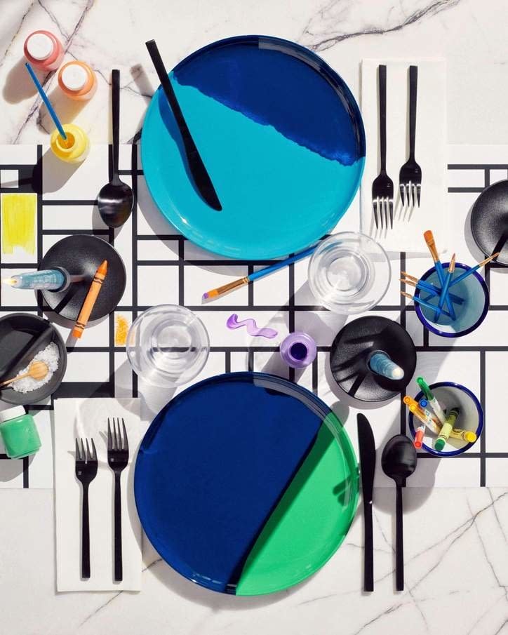 The Color Block party package is for all you inner artists. With color-blocked melamine plates, black flatware, and enamel tumblers, it’s an array of graphics and primary colors.