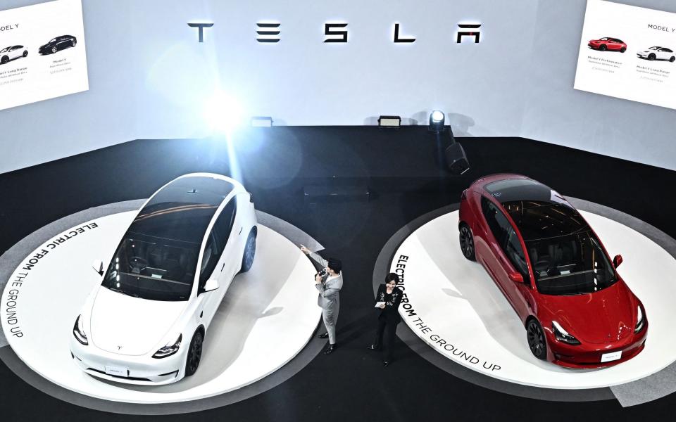 Das Elektroauto Tesla Model Y wird diesen Monat während der offiziellen Auftaktveranstaltung in Bangkok vorgestellt – LILLIAN SUWANRUMPHA/AFP via Getty Images