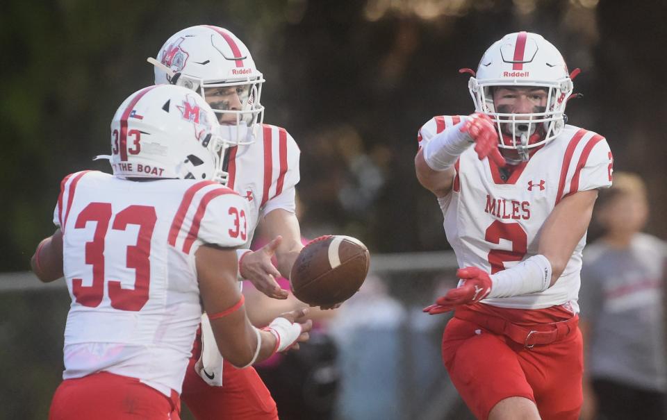 Miles Cooper Ellison (2) fakes taking a handoff as quarterback Hayven Book gives the ball to running back Devin Medina during their game against Albany. Albany beat the Bulldogs 41-0 in the District 6-2A Division II game Friday, Oct. 6, 2023, at Robert Nail Memorial Stadium in Albany.