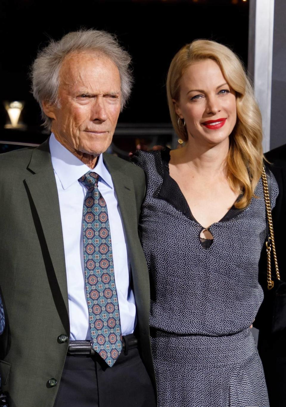 Clint Eastwood con su hija, la actriz Alison Eastwood. El veterano actor, de 93 años, tiene ocho hijos reconocidos.