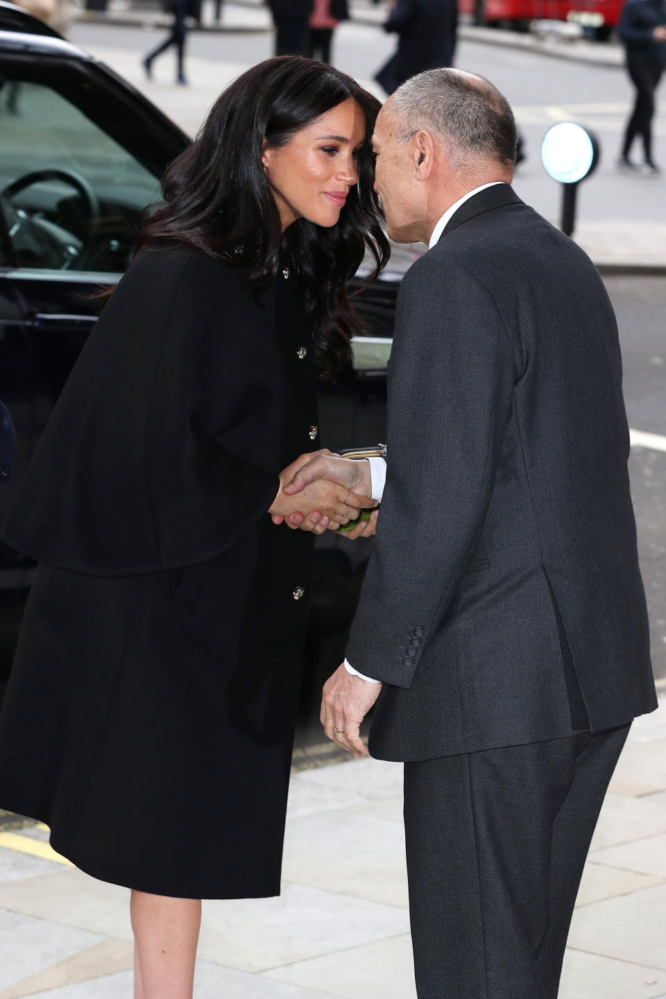 The duchess gives the hongi, a traditional maori greeting as she arrives at New Zealand House [Photo: Getty]