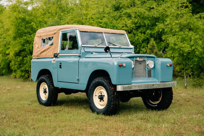 Finished in classic marine blue, the Himalayan Mariner features a soft top in keeping with Land Rover heritage.  (CNW Group/Grand Touring Automobiles)