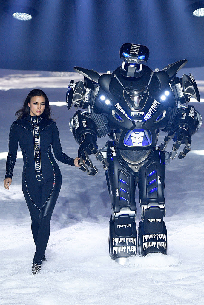 irina shayk, philipp plain, robot, runway, 