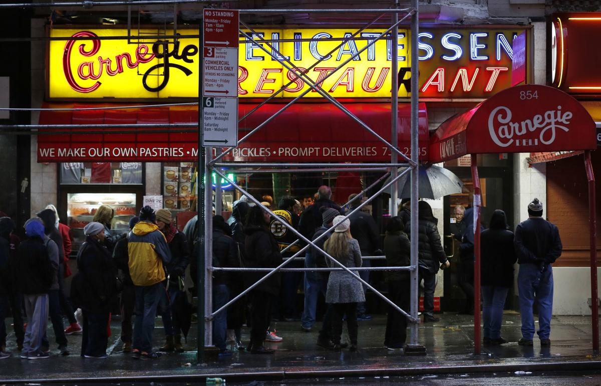 New York City s Iconic Carnegie Deli Closes at Midnight