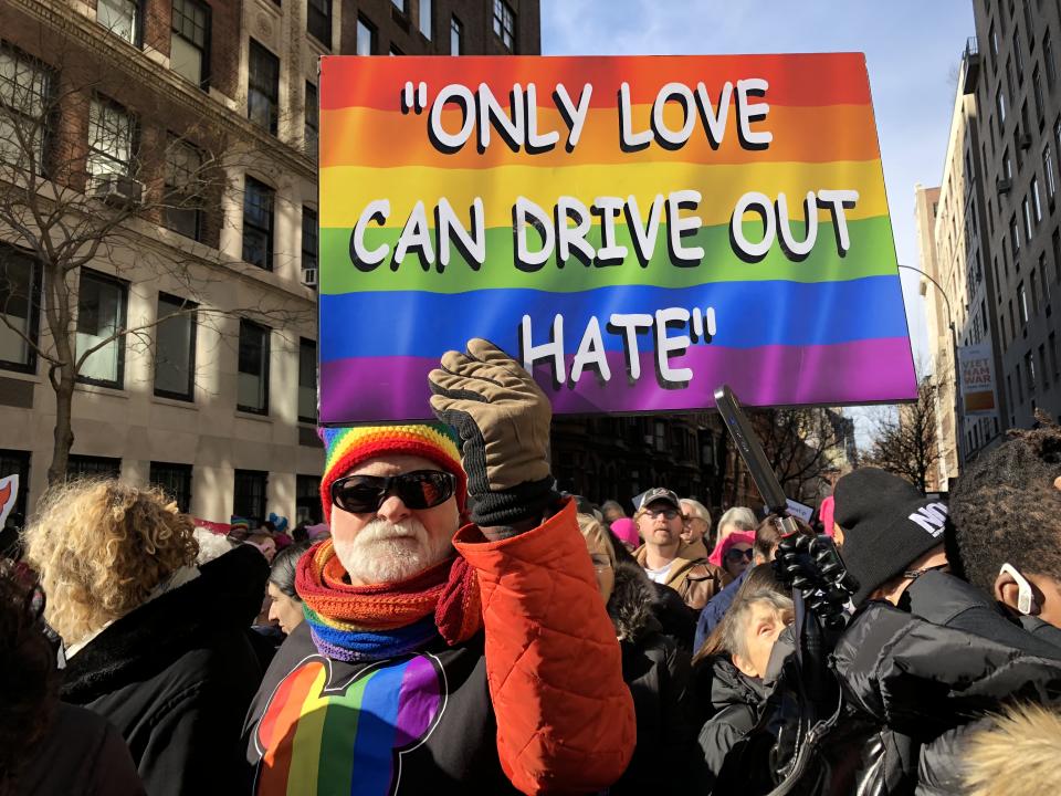 John Cadue with his sign. (Photo: Lisa Belkin/Yahoo News)