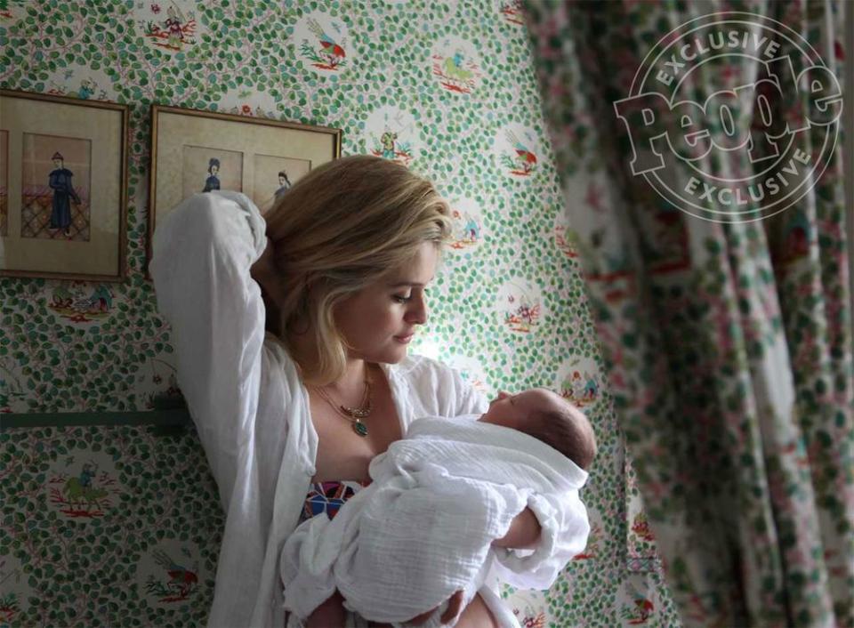 Daphne Oz Shares Photos of 4-Week-Old Daughter
