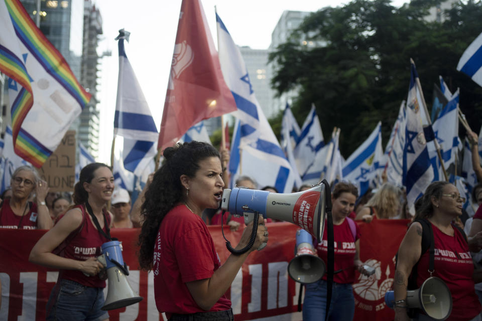Israeli activist Moran Zer Katzenstein, center, leads chants as she marches with her group Bonot Alternativa (Women Building an Alternative) in support of the judicial system during a protest against the plans by Prime Minister Benjamin Netanyahu's government to overhaul it, in Tel Aviv, Israel, Wednesday, Aug. 2, 2023. (AP Photo/Maya Alleruzzo) Women Building an Alternative