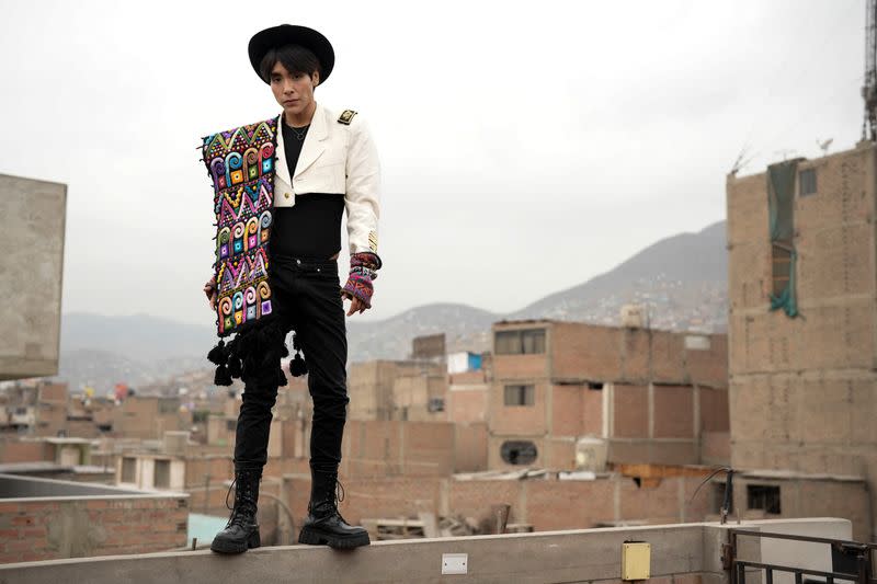 Peruvian singer Lenin Tamayo shines on stage with K-pop songs in Quechua