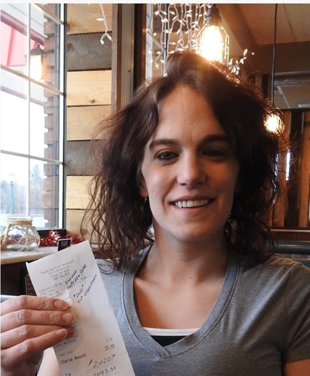 Michigan waitress Danielle Franzoni received a $2,020 tip on a $23 bill. (Photo: Courtesy of Danielle Franzoni)