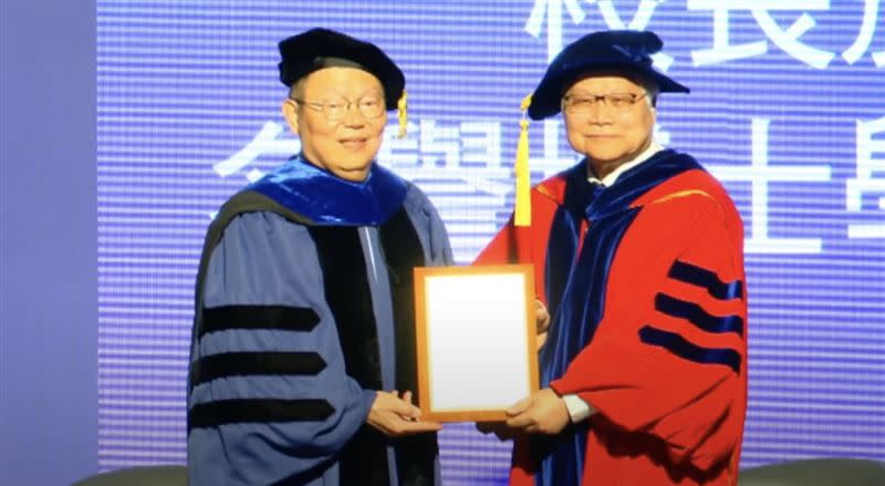 魏哲家獲頒名譽博士學位。（圖／翻攝自NYCU 國立陽明交通大學 YT）