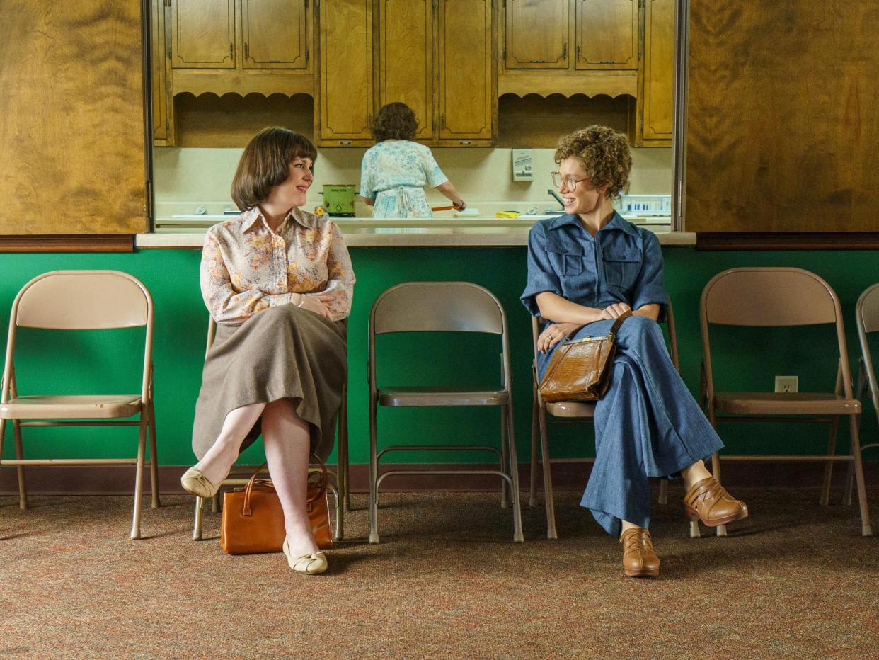 Melanie Lynskey as Betty Gore (left) and Jessica Biel as Candy Montgomery on Hulu's "Candy."