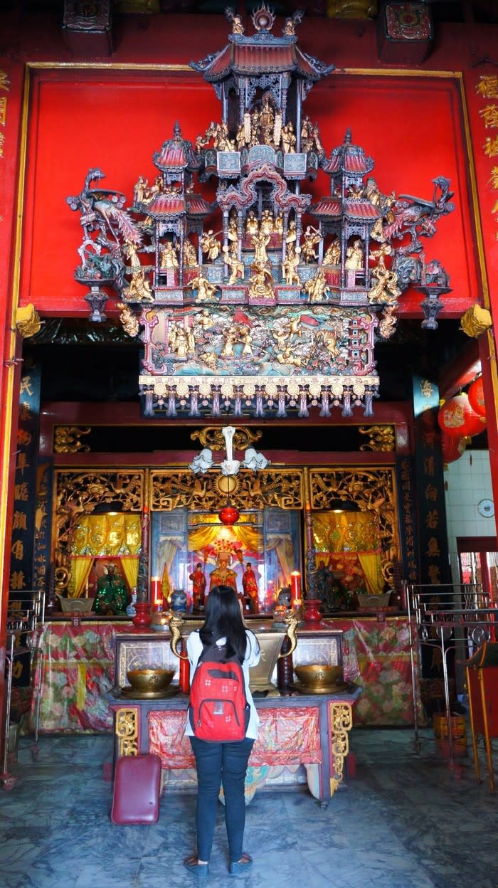 Old temple: Hok An Kiong temple is one of the places visited by the SHT bus. The temple was built in 1821 and now serves as a cultural heritage building.