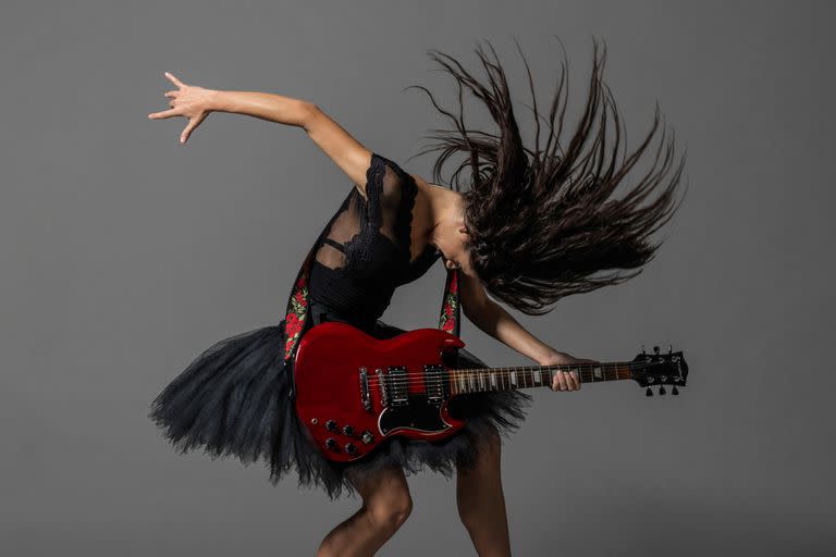 Sofía Liñares, una de las bailarinas de Black Sabbath - The Ballet, que estrena el Birmingham Royal Ballet, con música de la banda que comandaron Tony Iommi y Ozzy Osbourne