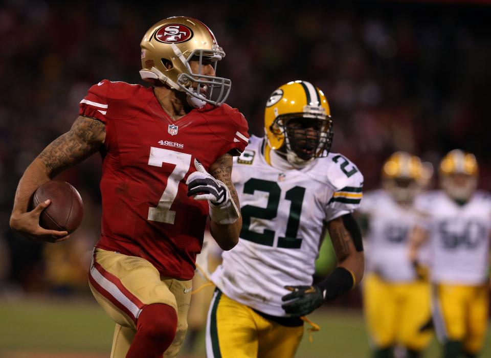 SAN FRANCISCO, CA - JANUARY 12: Quarterback Colin Kaepernick #7 of the San Francisco 49ers runs the ball against strong safety Charles Woodson #21 of the Green Bay Packers during the NFC Divisional Playoff Game at Candlestick Park. (Photo by Stephen Dunn/Getty Images)