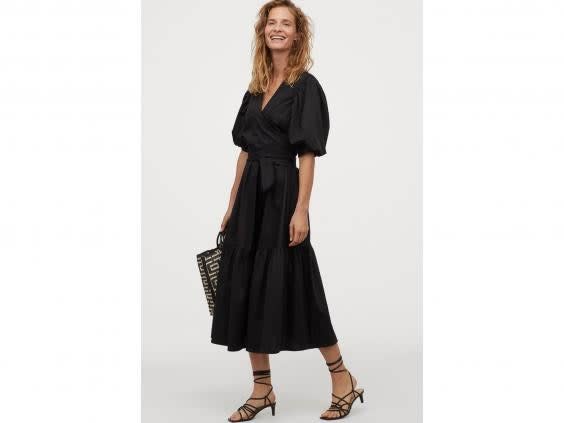 You don't have to compromise on feeling and looking stylish thanks to this on-trend, breast-feeding friendly dress (H&M)