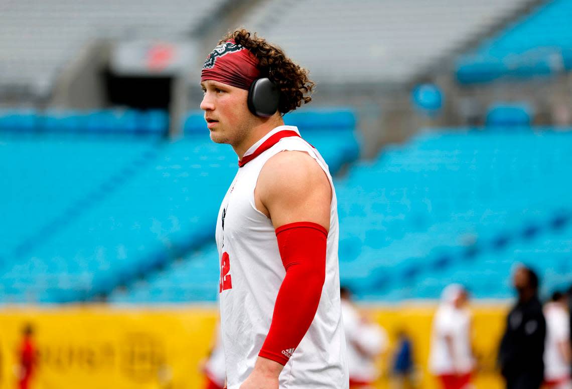 N.C. State linebacker Drake Thomas (32) warms up before the Wolfpack’s game against Maryland in the Duke’s Mayo Bowl at Bank of America Stadium in Charlotte, N.C., Friday, Dec. 30, 2022.