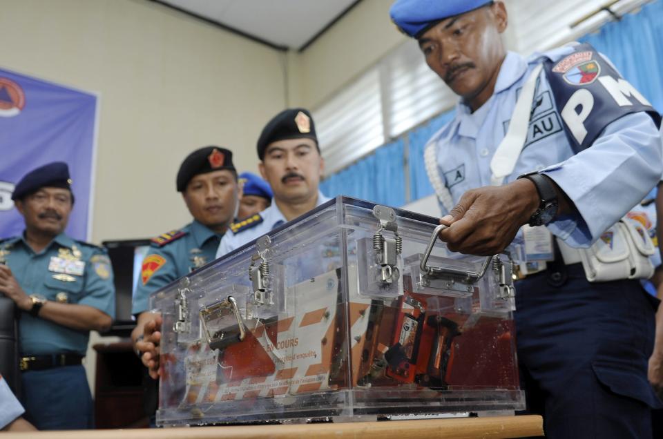 Indonesian military policemen carry the flight data recorder from AirAsia QZ8501 into a media briefing at the airbase in Pangkalan Bun, Central Kalimantan January 12, 2015 in this photo taken by Antara Foto. Indonesian navy divers retrieved the black box flight data recorder from the wreck of an AirAsia passenger jet on Monday, a major step towards investigators unravelling the cause of the crash that killed all 162 people on board. REUTERS/Antara Foto/Prasetyo Utomo (INDONESIA - Tags: DISASTER TRANSPORT MILITARY CRIME LAW) ATTENTION EDITORS - INDONESIA OUT. NO COMMERCIAL OR EDITORIAL SALES IN INDONESIA. FOR EDITORIAL USE ONLY. NOT FOR SALE FOR MARKETING OR ADVERTISING CAMPAIGNS. THIS IMAGE HAS BEEN SUPPLIED BY A THIRD PARTY. IT IS DISTRIBUTED, EXACTLY AS RECEIVED BY REUTERS, AS A SERVICE TO CLIENTS