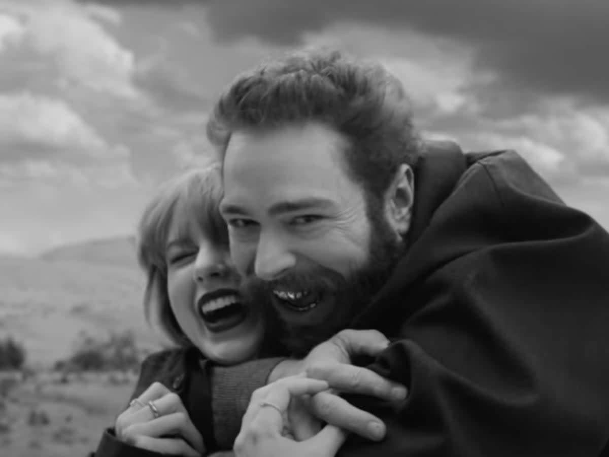 Taylor Swift and Post Malone in the ‘Fortnight’ music video (YouTube/Universal Music Group)