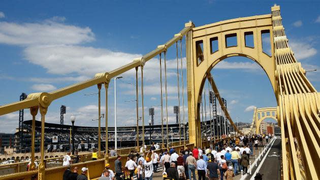 MLB umpire pulls woman from edge of Roberto Clemente Bridge in