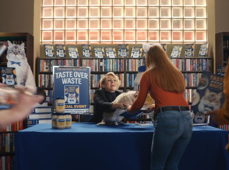 <p><strong>Hellmann's Ad Starring Kate McKinnon and Pete Davidson</strong></p>