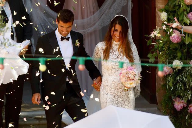 <p>Karine Ferri et Yoann Gourcuff à la sortie de l'église de La Motte (Var) le 9 juin 2019</p>