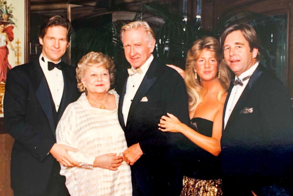 Jeff Bridges, Dorothy Bridges, Lloyd Bridges, Lucinda Bridges and Beau Bridges at Lloyd and Dorothy's 50th wedding anniversary in 1988.