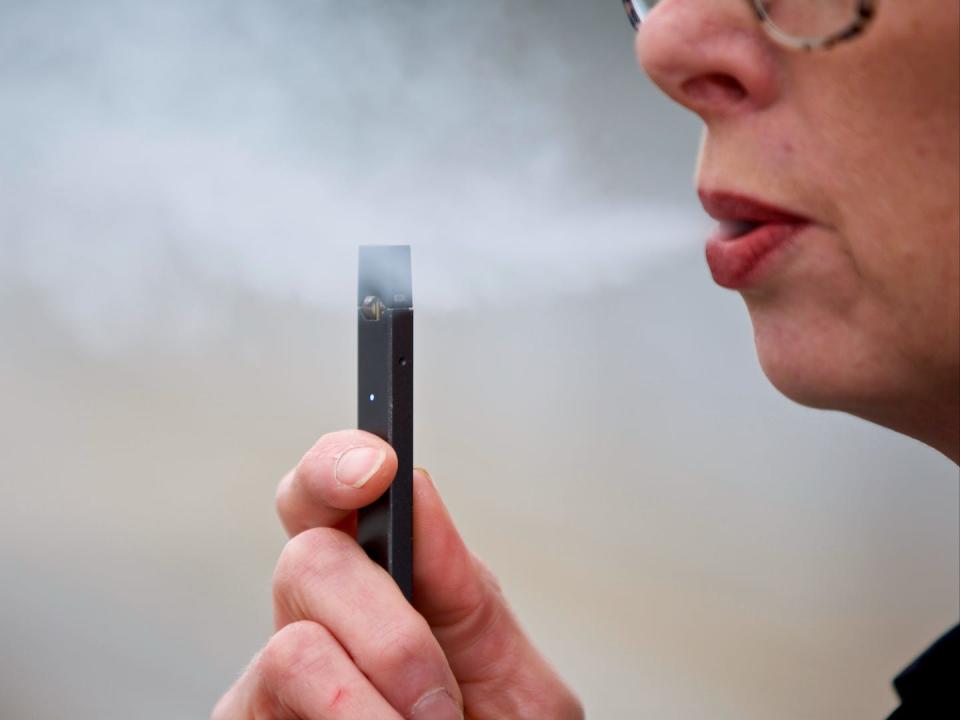 woman vaping juul