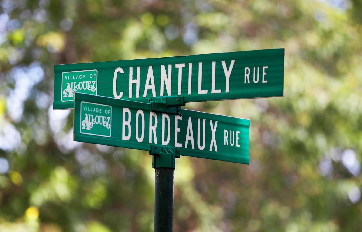 The corner of Chantilly Rue and Bordeaux Rue on Aug. 29, 2022, in Allouez. "Rue" means "street" in French.