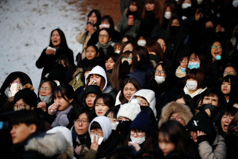 It is believed around 10,000 people have travelled to pay their respects. Copyright: [Reuters]