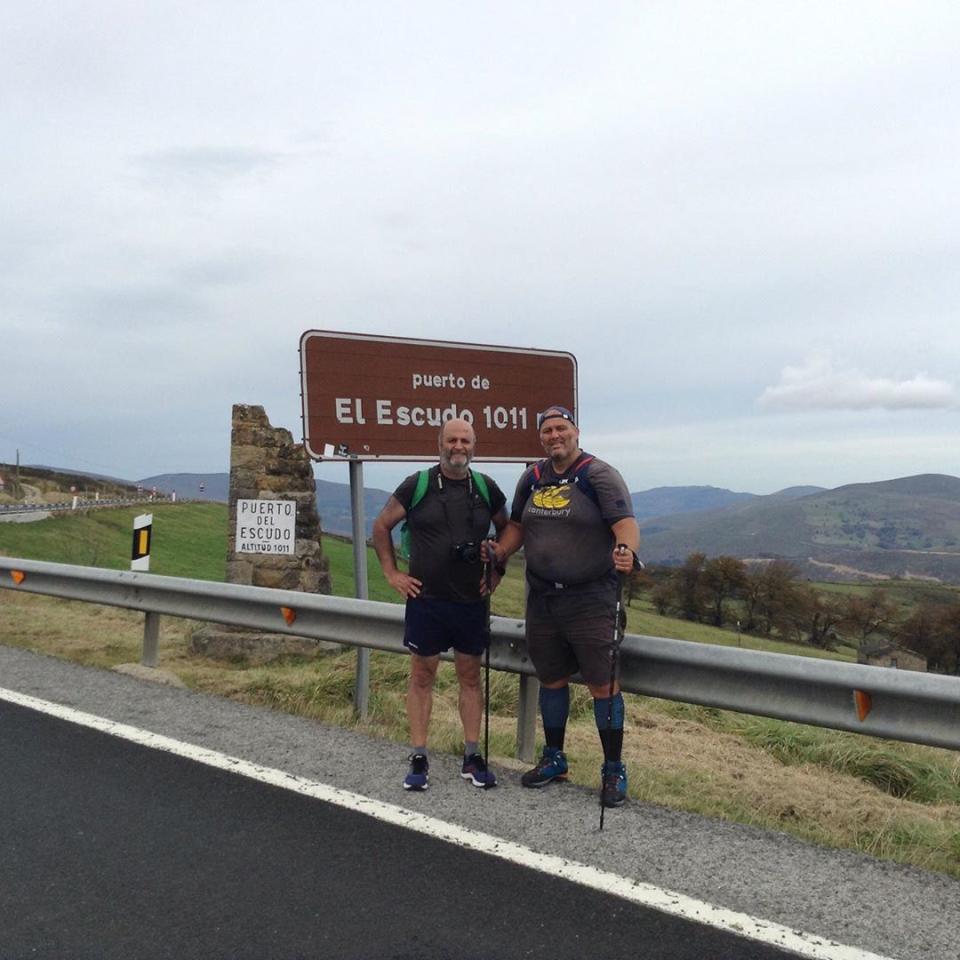 En sus diferentes etapas contó con el apoyo de gente del mundo del rugby de equipos de Santander, Burgos o Aranda de Duero, que quisieron recorrer junto a él algunos kilómetros y mostrarle su apoyo en su reto solidario. (Foto: Instagram / <a href="http://www.instagram.com/p/B4Pa-OJIsWl/" rel="nofollow noopener" target="_blank" data-ylk="slk:@desafiotryagain;elm:context_link;itc:0;sec:content-canvas" class="link ">@desafiotryagain</a>).