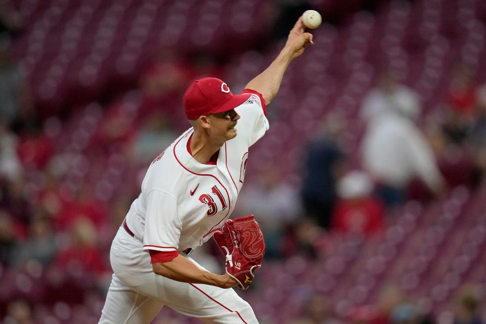 Cincinnati Reds starting pitcher Mike Minor (31) throws a pitch in the first inning of the MLB National League game between the Cincinnati Reds and the Pittsburgh Pirates at Great American Ball Park in downtown Cincinnati on Monday, Sept. 12, 2022.