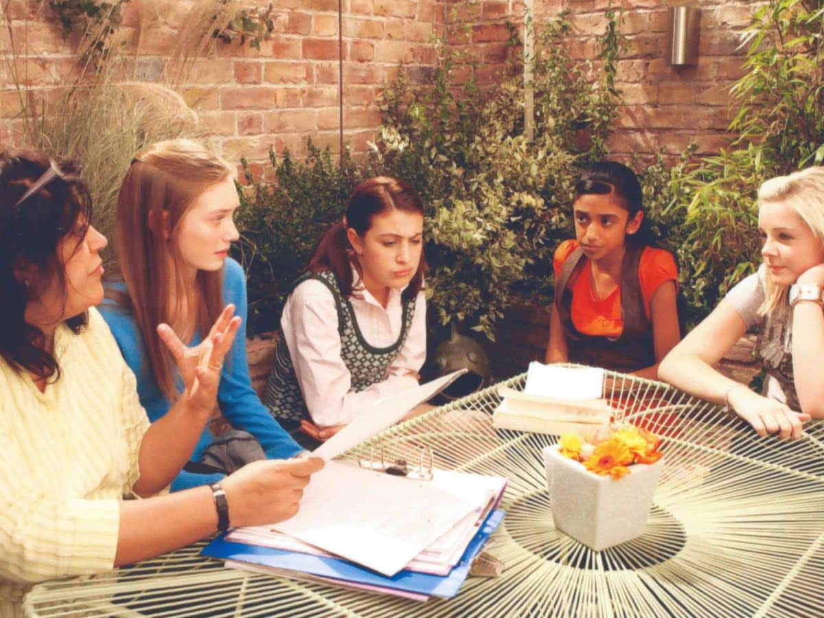 From L-R: Gurinder Chadha, Eleanor Tomlinson, Georgia Groome, Manjeeven Grewal, Georgia Henshaw (Gurinder Chadha)