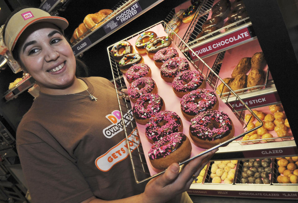 dunkin' donuts worker