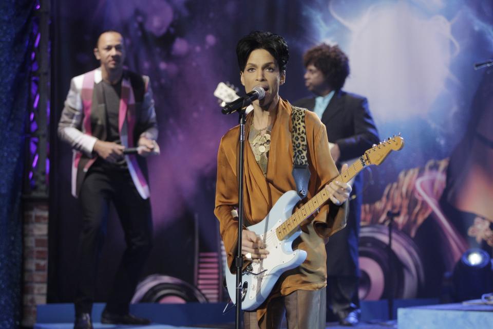 THE TONIGHT SHOW WITH JAY LENO -- Episode 3736-- Air Date 03/26/2009 -- Pictured: Musical guest Prince performs on March 26, 2009 -- Photo by: Paul Drinkwater/NBCU Photo Bank