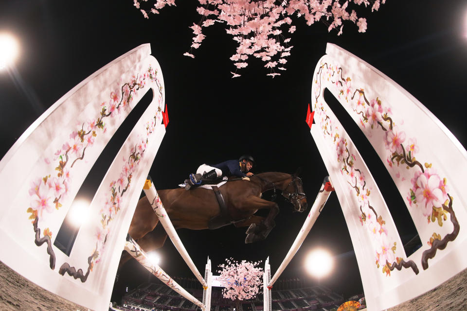 <p>TOKYO, JAPAN - AUGUST 02: Shane Rose of Team Australia riding Virgil competes during the Eventing Individual Jumping Final on day ten of the Tokyo 2020 Olympic Gamesat Equestrian Park on August 02, 2021 in Tokyo, Japan. (Photo by Julian Finney/Getty Images)</p> 
