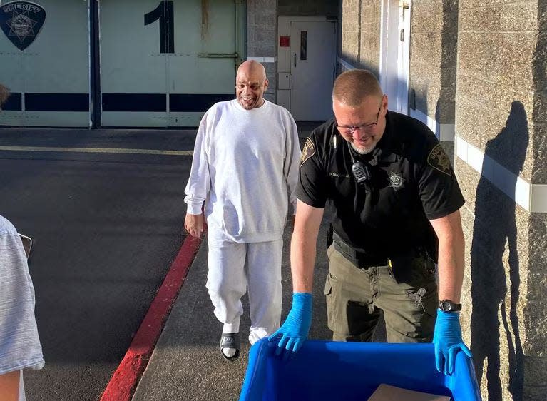 Jesse Lee Johnson, 62, walks free Tuesday from Marion County Jail, just hours after prosecutors agreed to dismiss his case. Johnson spent 25 years in police and prison custody, including more than a decade on death row, for an Oregon murder he has consistently denied committing.
